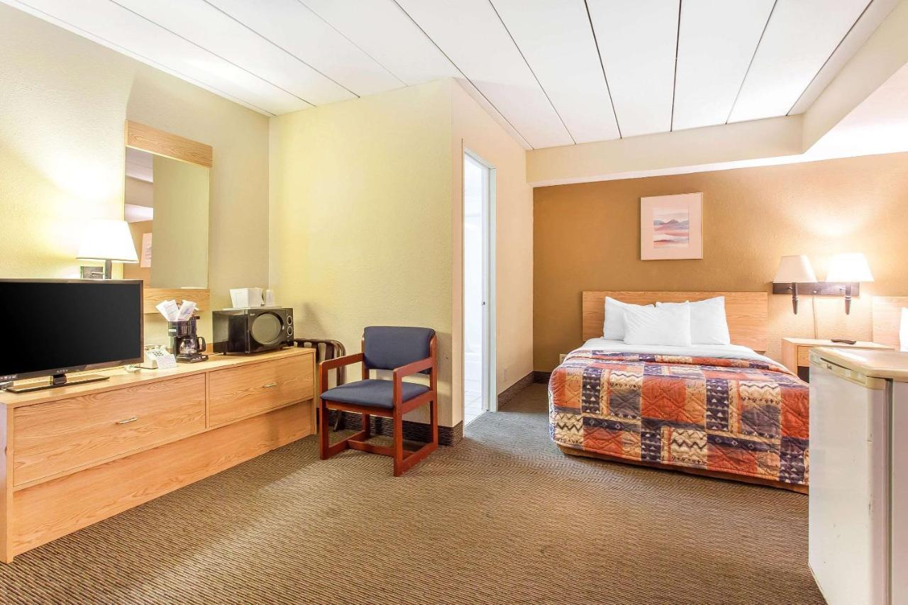 Rodeway Inn North Sandusky Extérieur photo