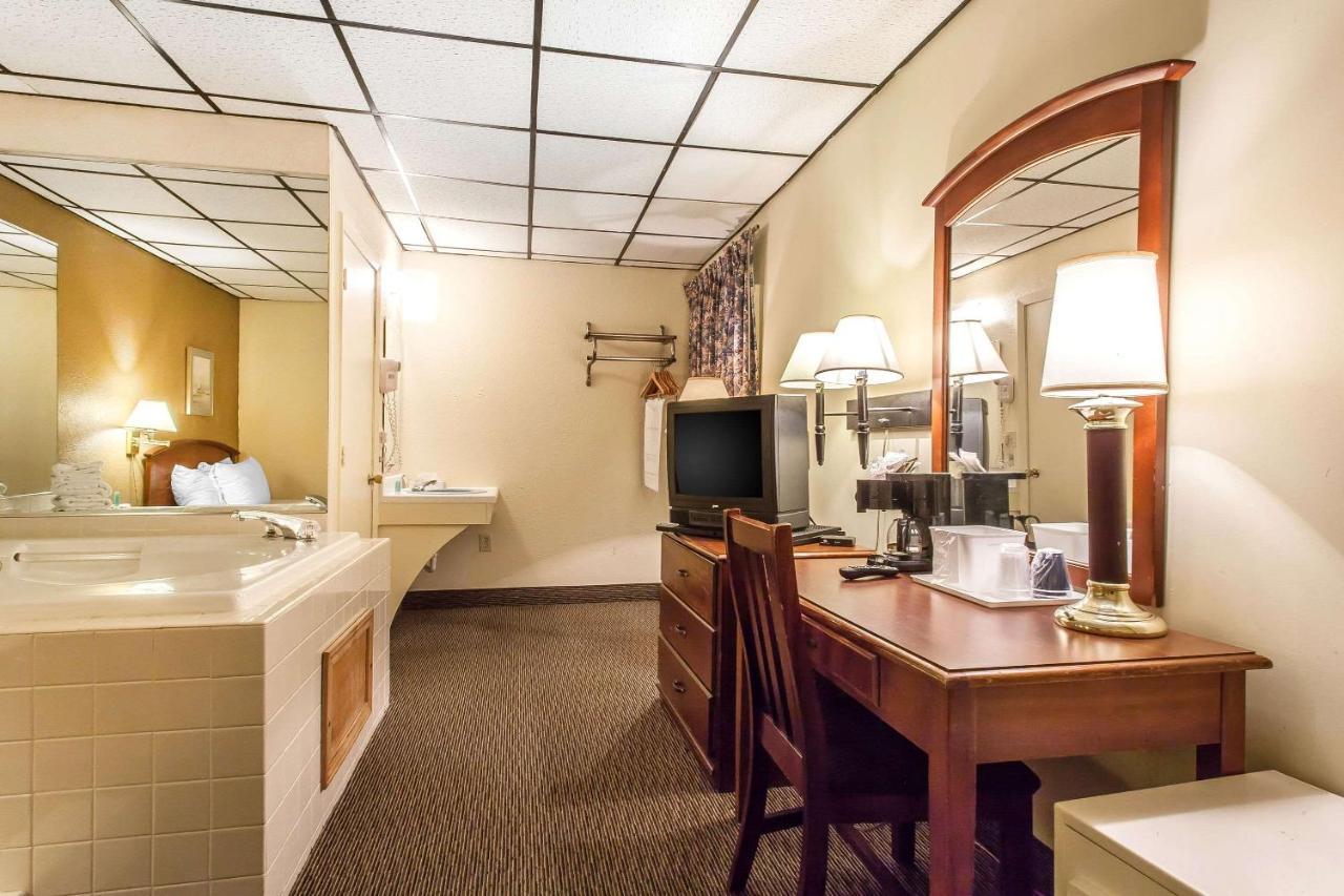 Rodeway Inn North Sandusky Extérieur photo